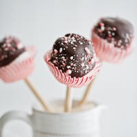 Thumbnail image for Chocolate Peppermint Marshmallow Pops – Holiday Happiness on a Stick